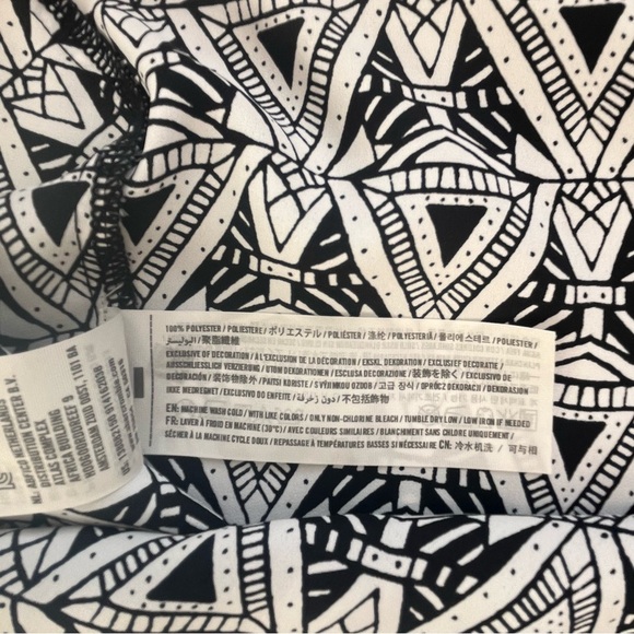 Abercrombie and Fitch Black and White Geometric Tank Top Size XS - Picture 5 of 6